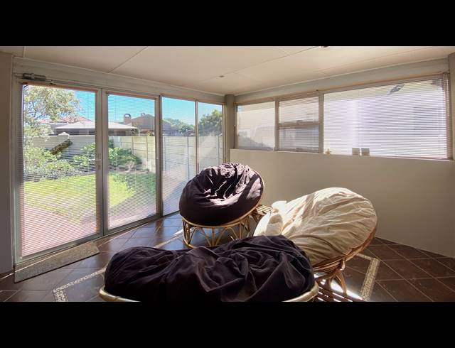 4 BEDROOM HOUSE FOR SALE IN PORT OWEN